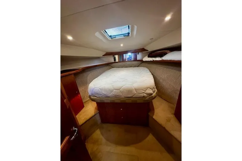  Yacht Photos Pics Interior cabin of 2001 Silverton 42 Convertible yacht with bed and skylight.