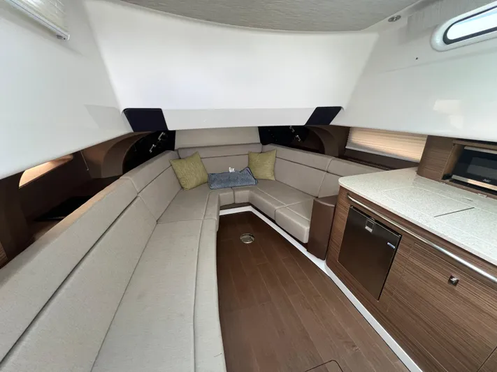 Sea Leggs Yacht Photos Pics 