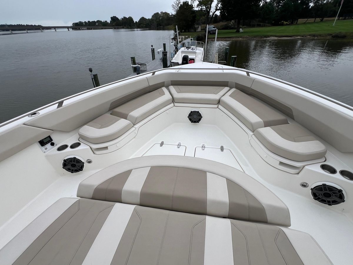 2023 Boston Whaler 42 