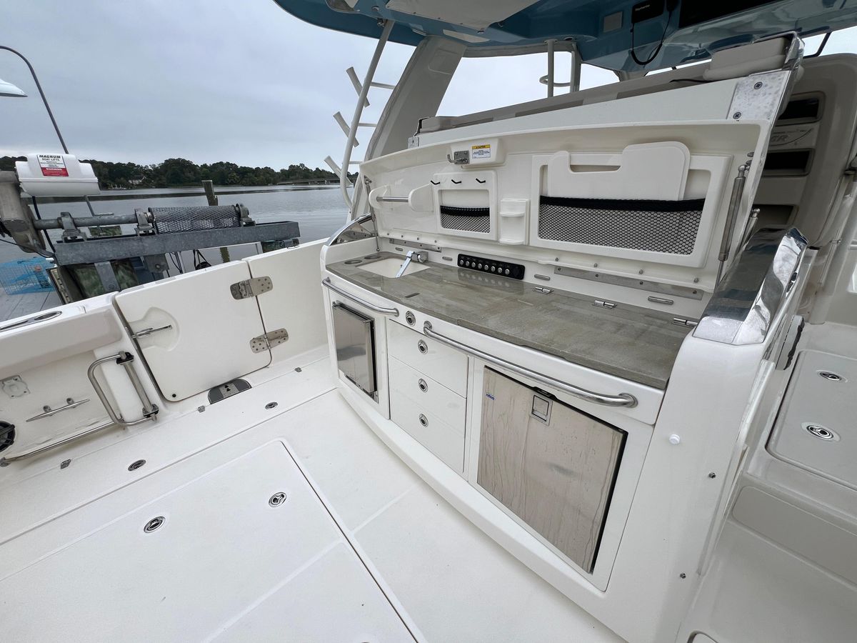 2023 Boston Whaler 42 