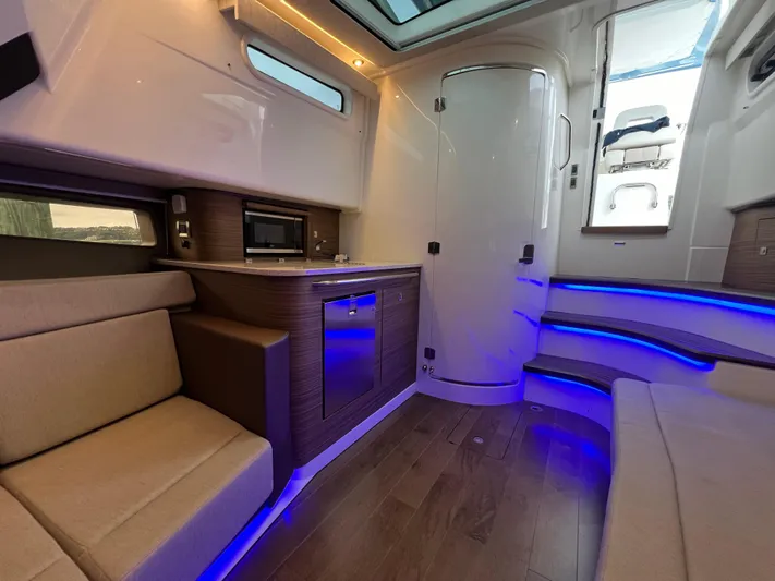 Sea Leggs Yacht Photos Pics 