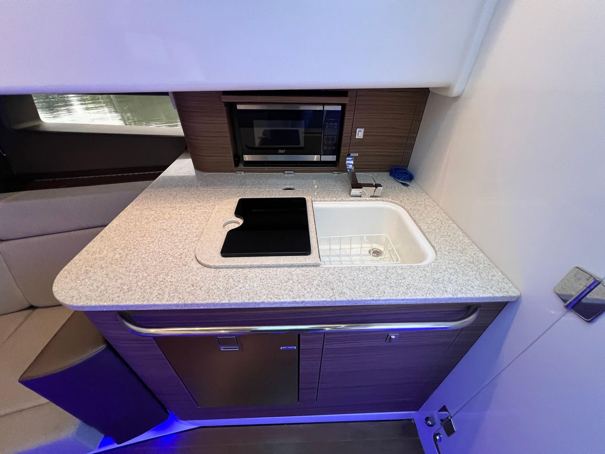 2023 Boston Whaler 42 