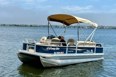 Sun Tracker 18 Bass Buggy