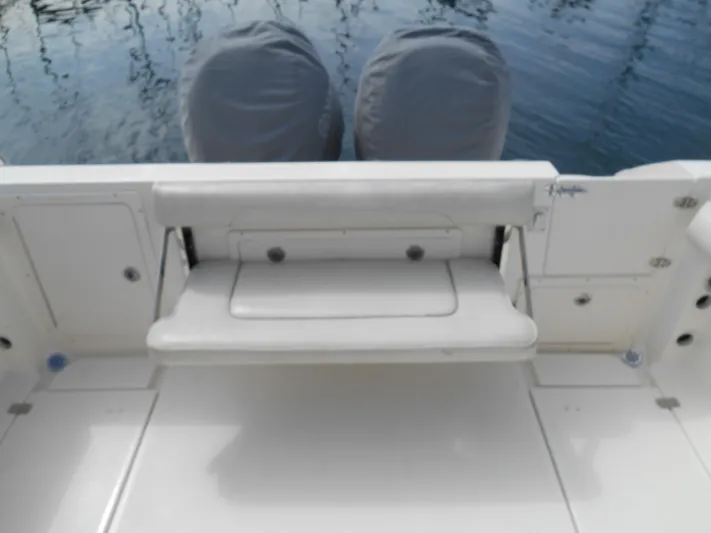 Delfini Yacht Photos Pics 2007 Wellcraft Coastal 270 boat stern with foldable bench seat and twin outboard motors.