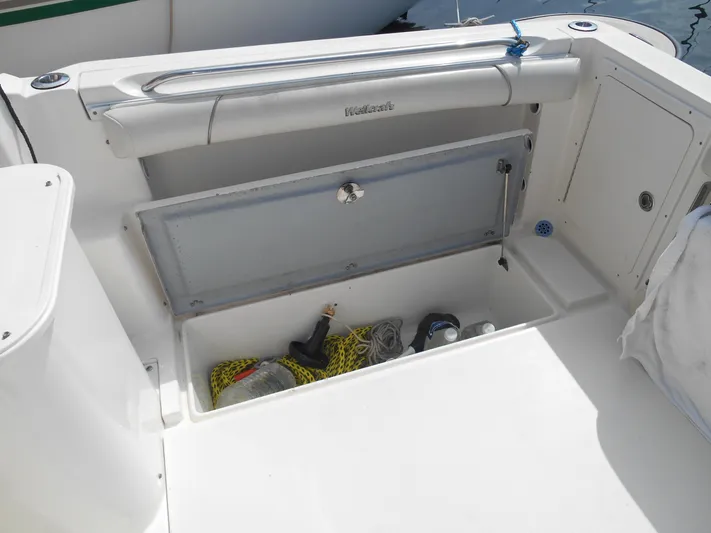 Delfini Yacht Photos Pics 2007 Wellcraft Coastal 270 boat storage compartment with open hatch.