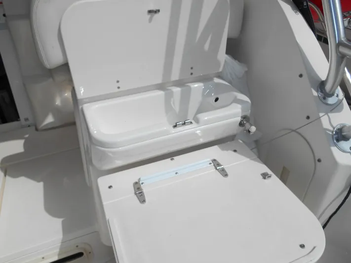 Delfini Yacht Photos Pics 2007 Wellcraft Coastal 270 boat interior with seating and storage compartments.