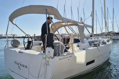 2022 Dufour 390