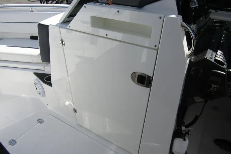  Yacht Photos Pics 2023 Blackfin 252 DC boat interior, featuring sleek white cabinetry and seating.