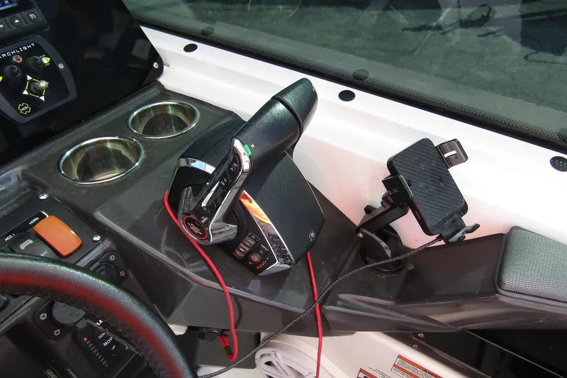  Yacht Photos Pics 2023 Blackfin 252 DC boat dashboard with controls and cup holders.