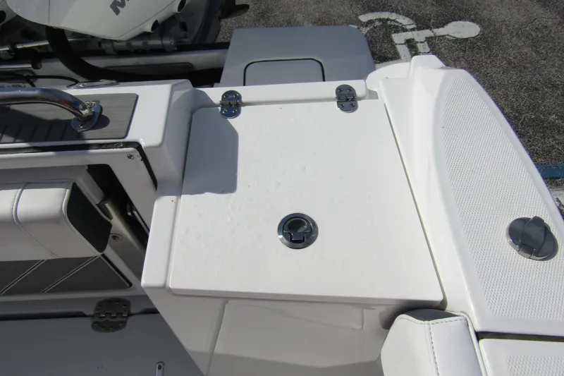  Yacht Photos Pics 2023 Blackfin 252 DC boat deck with storage compartment and seating.