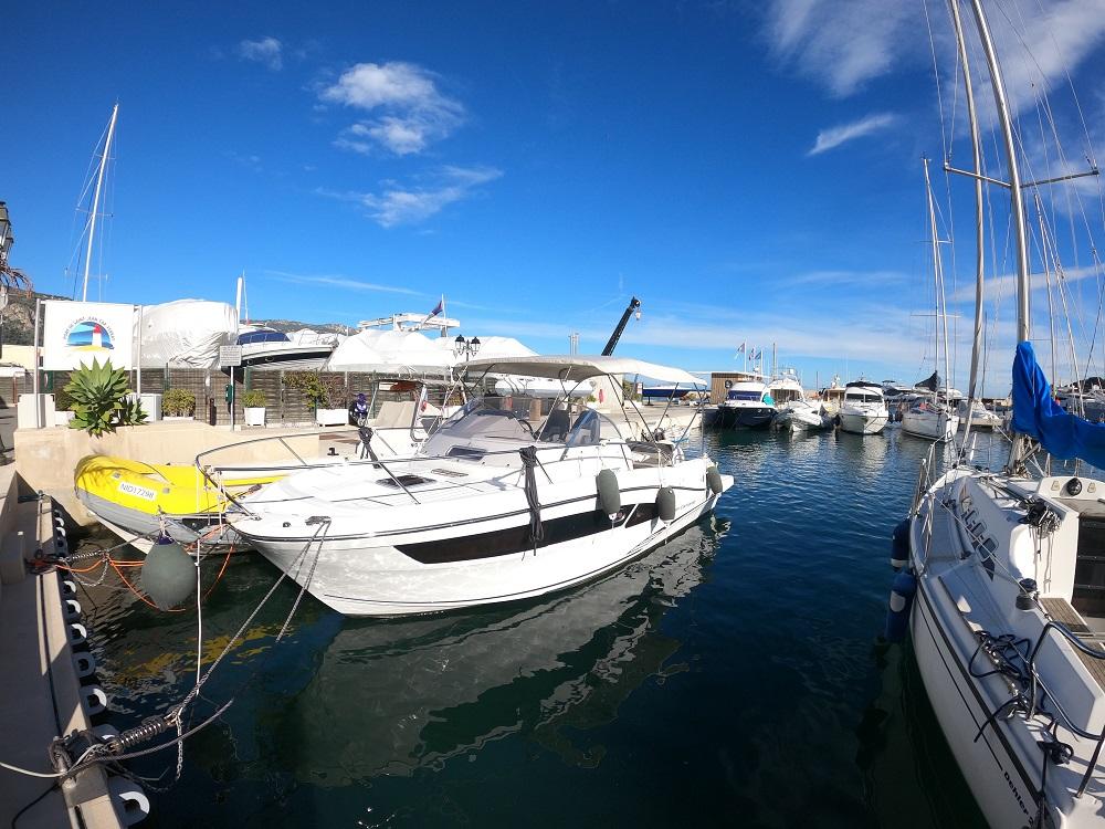 2018 Jeanneau Cap Camarat 9.0 WA