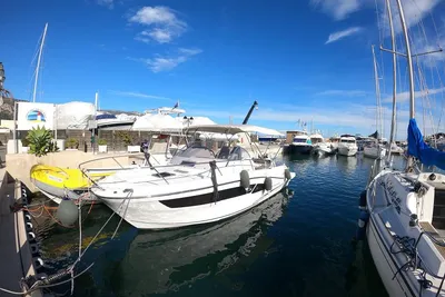 2018 Jeanneau Cap Camarat 9.0 WA