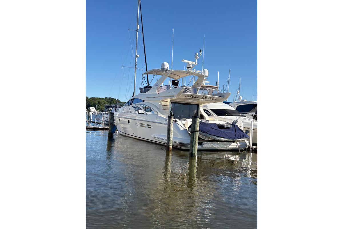 2005 Azimut 52 