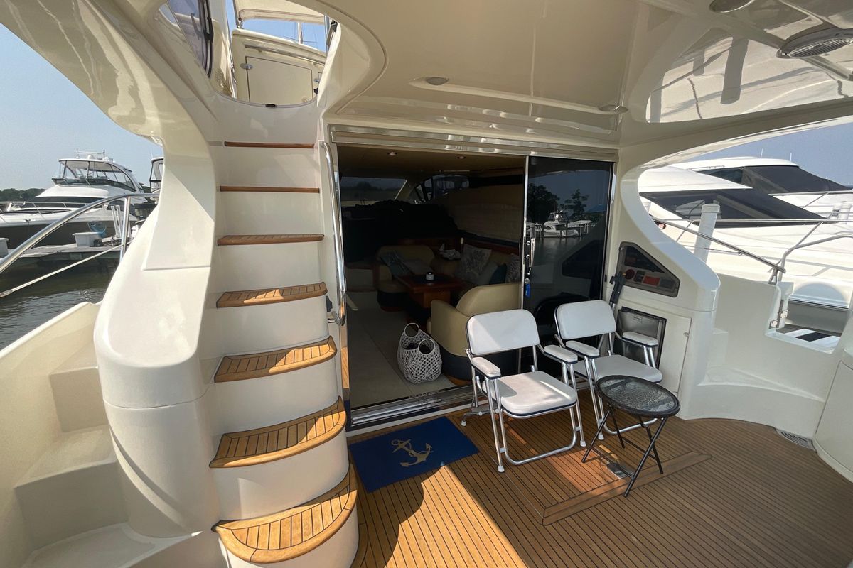 2005 Azimut 52 