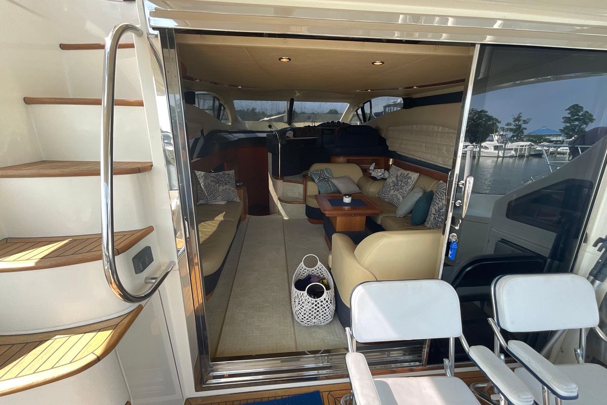 2005 Azimut 52 