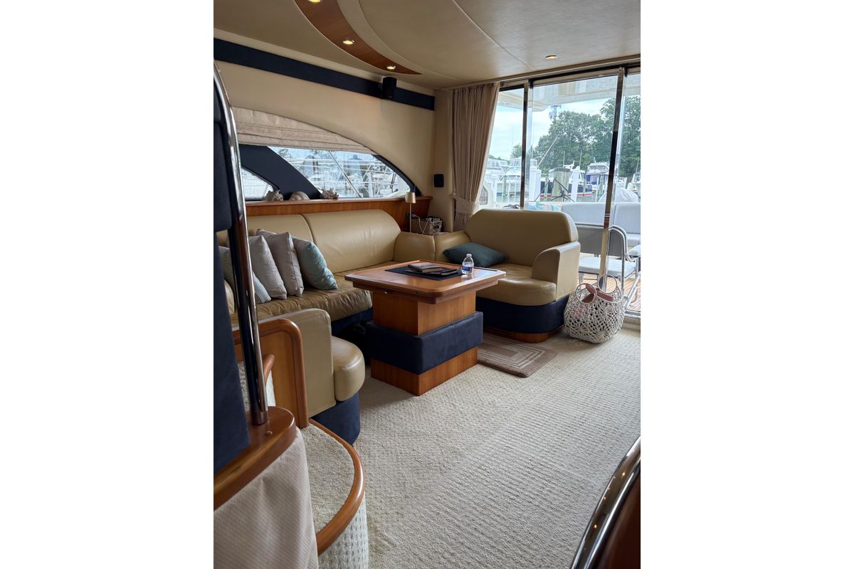 2005 Azimut 52 