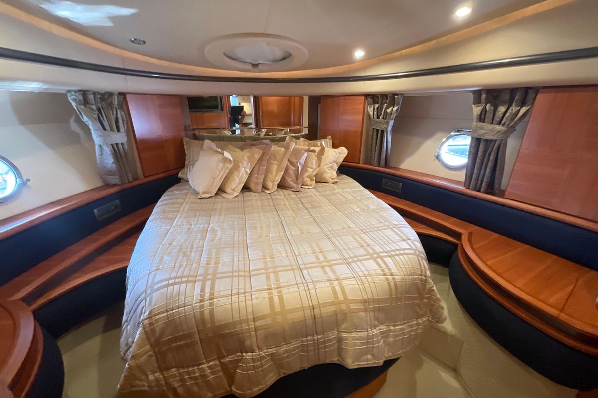 2005 Azimut 52 