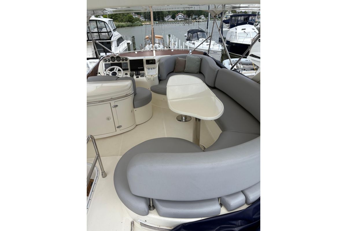 2005 Azimut 52 