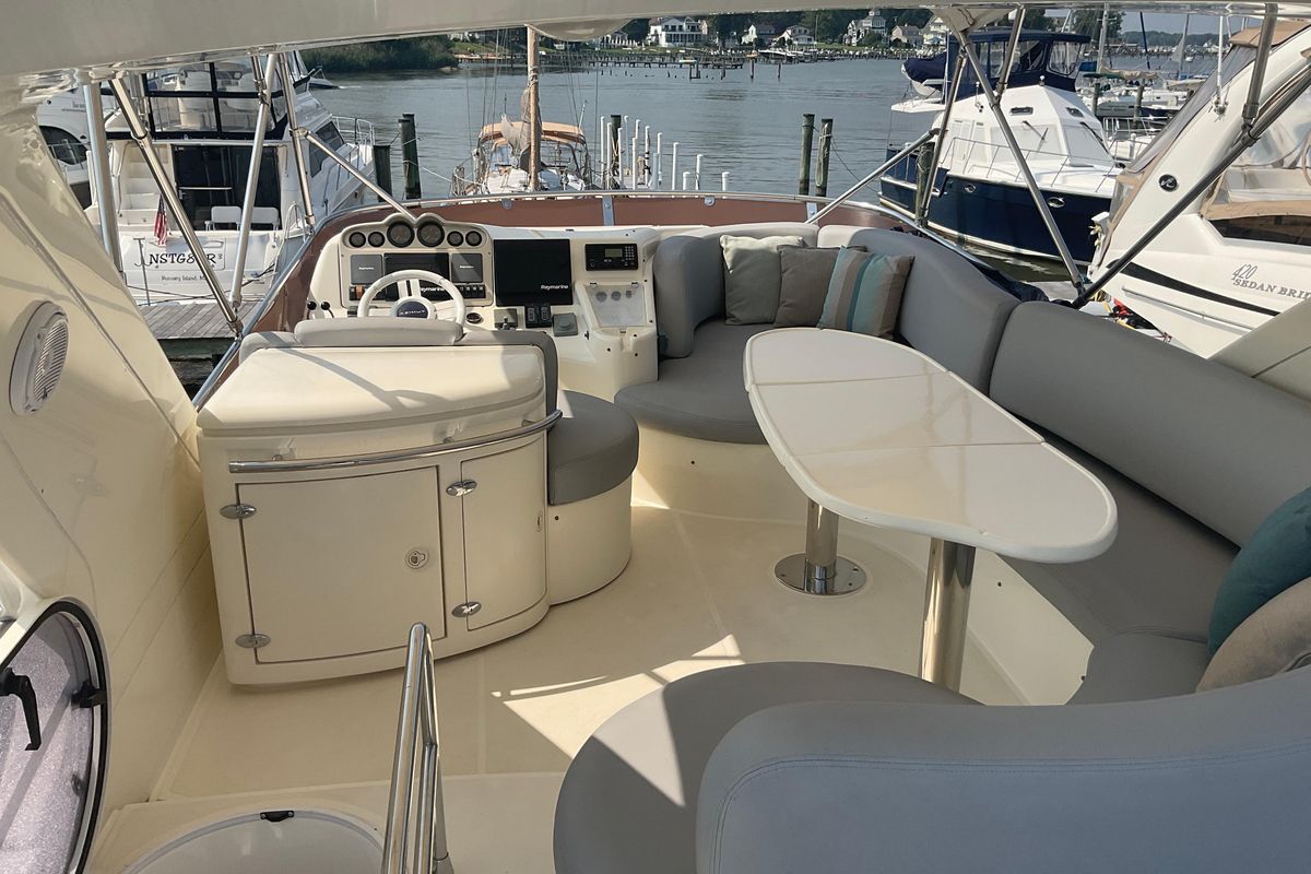 2005 Azimut 52 