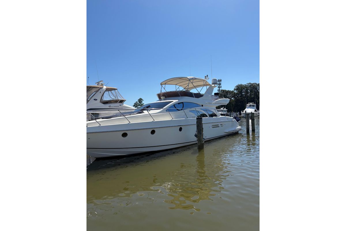 2005 Azimut 52 