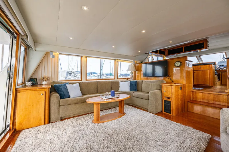 Kell Bell Yacht Photos Pics Luxurious 2001 Navigator Pilothouse yacht interior with plush seating, wooden accents, and large windows.