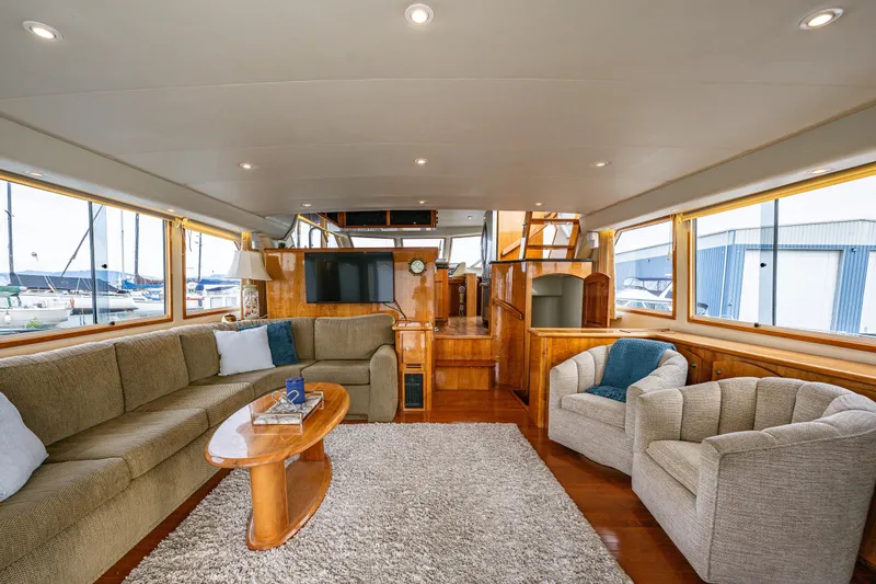 Kell Bell Yacht Photos Pics Luxurious 2001 Navigator Pilothouse yacht interior with plush seating and elegant wood finishes.