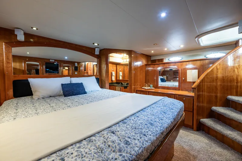 Kell Bell Yacht Photos Pics Luxurious 2001 Navigator Pilothouse yacht bedroom with elegant wood finish and cozy bedding.