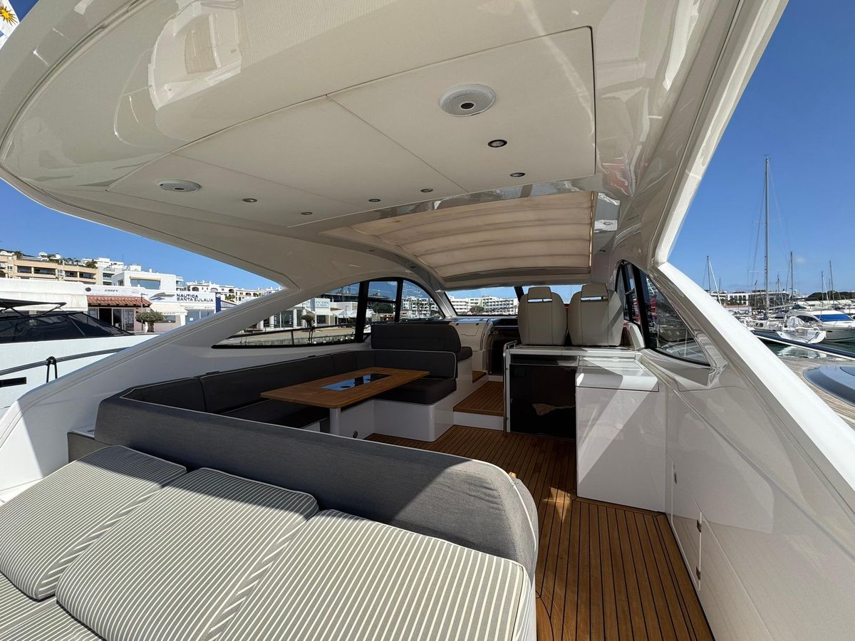 2017 Fairline 49 