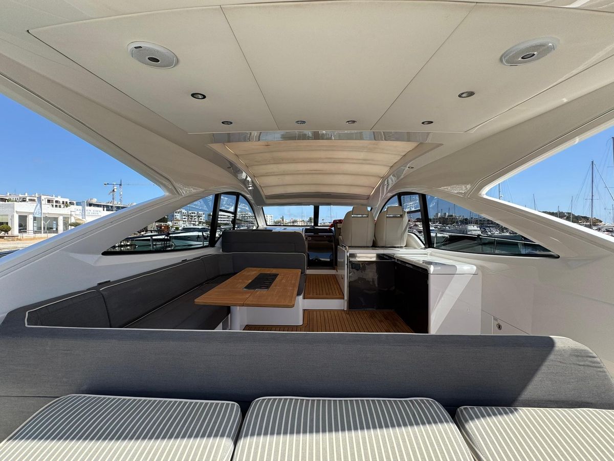 2017 Fairline 49 