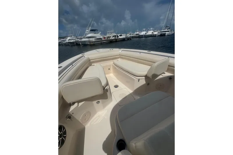  Yacht Photos Pics 2019 Grady-White Canyon 306 boat interior with seating, docked at marina.