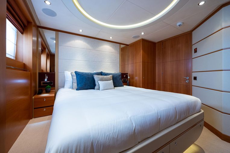 2011-144-heesen-44m