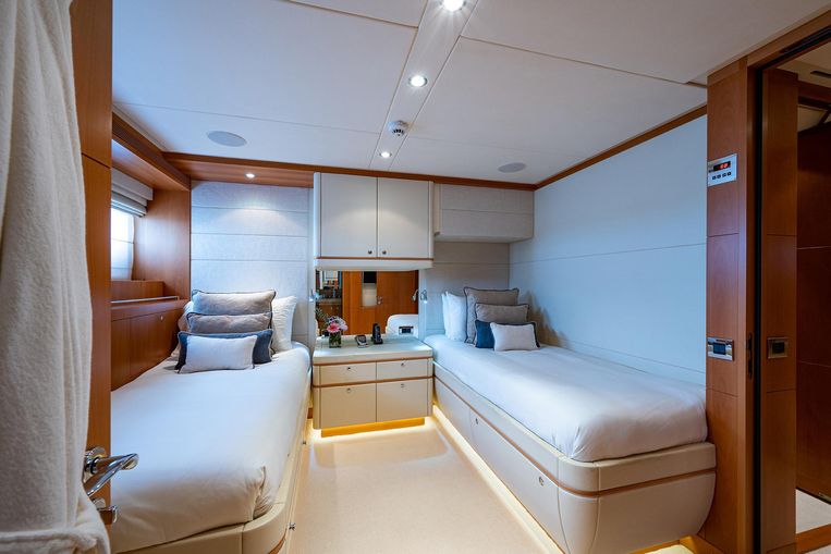 2011-144-heesen-44m