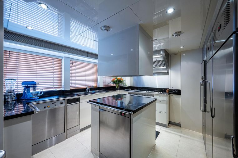2011-144-heesen-44m