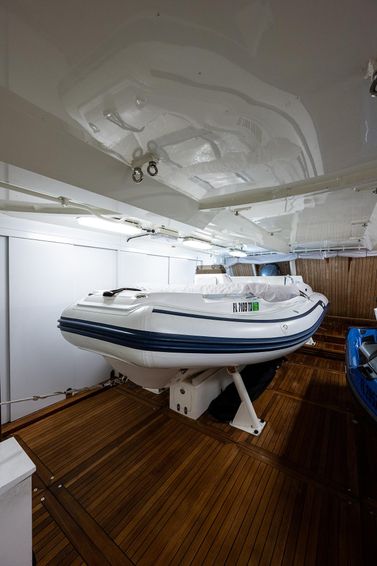 2011-144-heesen-44m