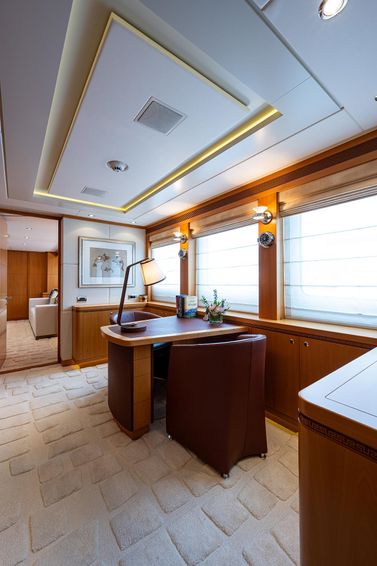 2011-144-heesen-44m