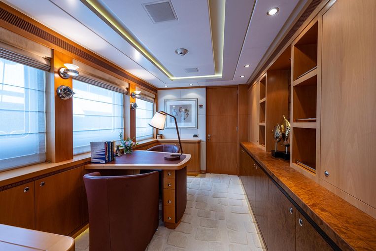 2011-144-heesen-44m