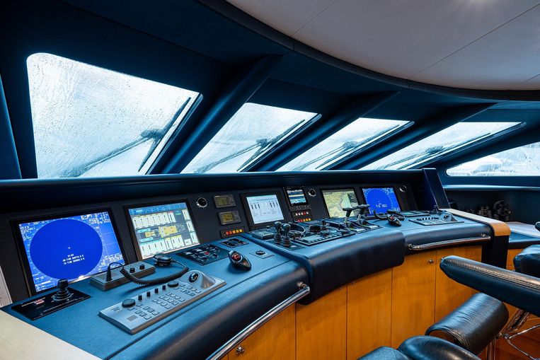 2011-144-heesen-44m
