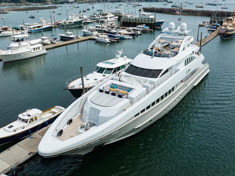 2011-144-heesen-44m