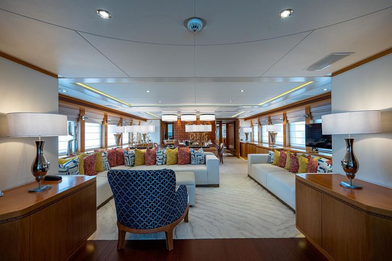 2011-144-heesen-44m