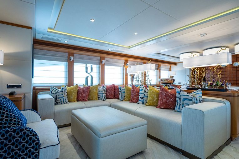 2011-144-heesen-44m