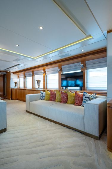 2011-144-heesen-44m