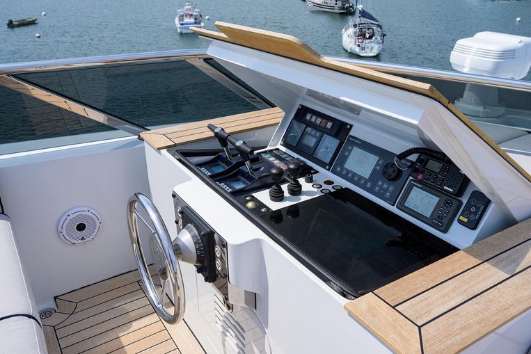 2011-144-heesen-44m