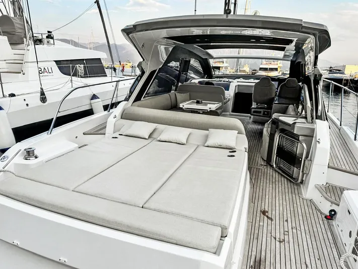  Yacht Photos Pics Azimut Atlantis 51 yacht 2022, featuring spacious deck and luxurious seating.