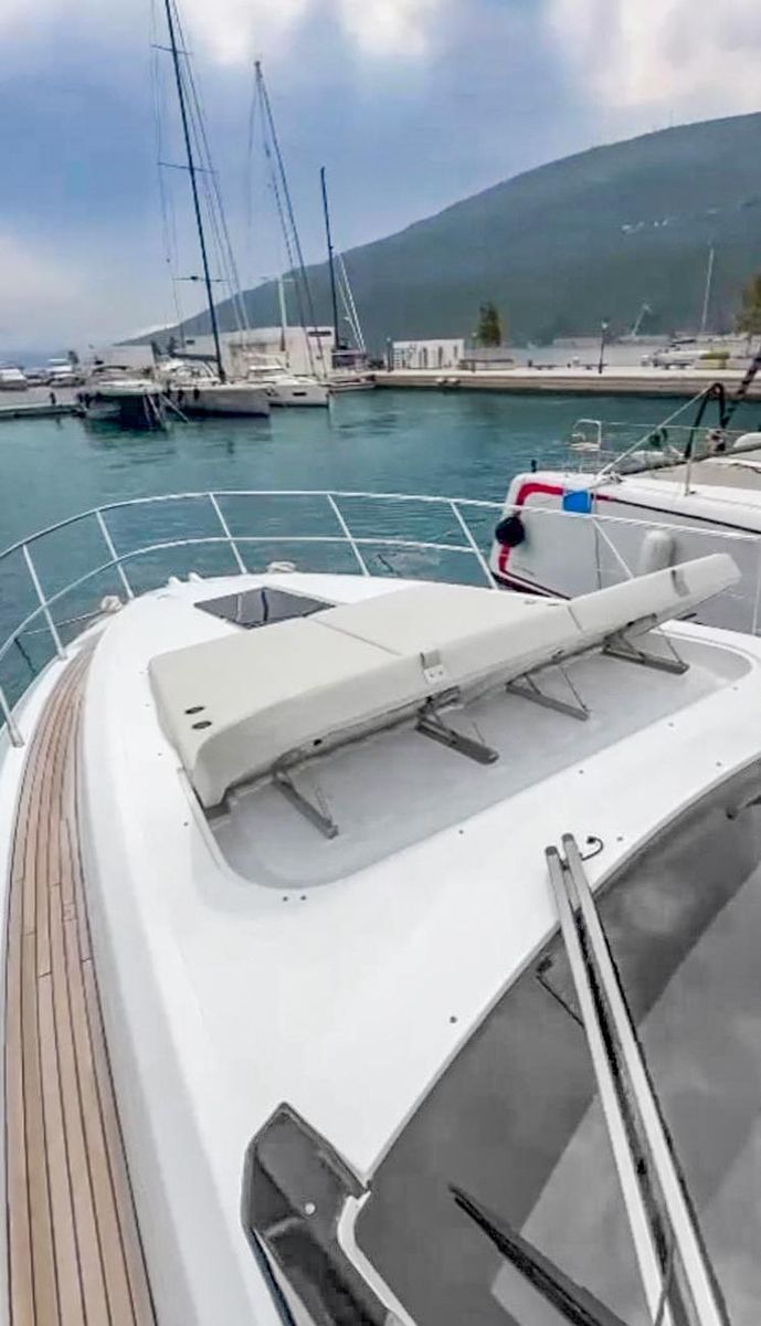 2022 Azimut 53 