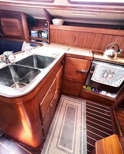 Chinook Yacht Photos Pics 