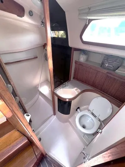 Chinook Yacht Photos Pics 