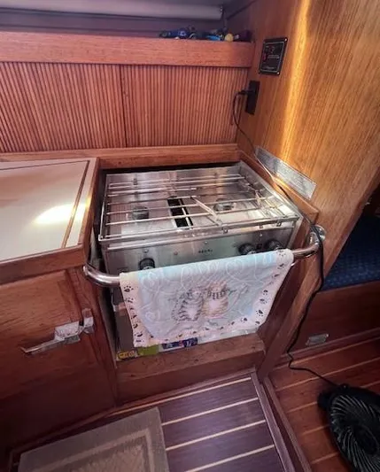 Chinook Yacht Photos Pics 