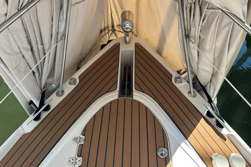  Yacht Photos Pics Bow of 2006 Four Winns 378 Vista yacht with teak decking and stainless steel fittings.