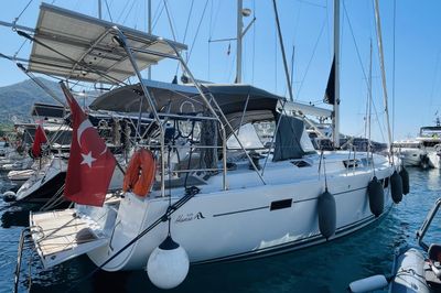 Yacht