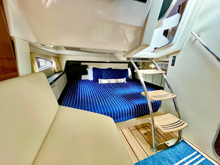 At Last Yacht Photos Pics King Berth 2